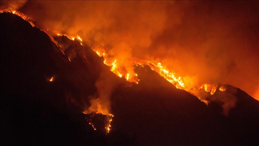 Número de muertos por los incendios forestales de California se eleva a 76