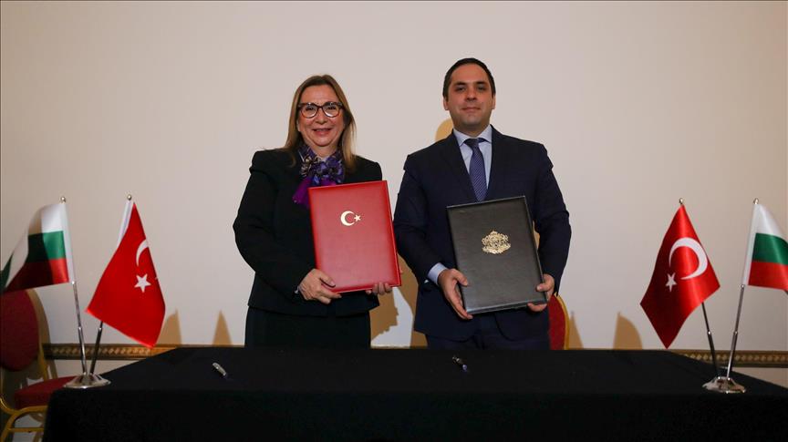Turkey, Bulgaria sign cooperation investment pact