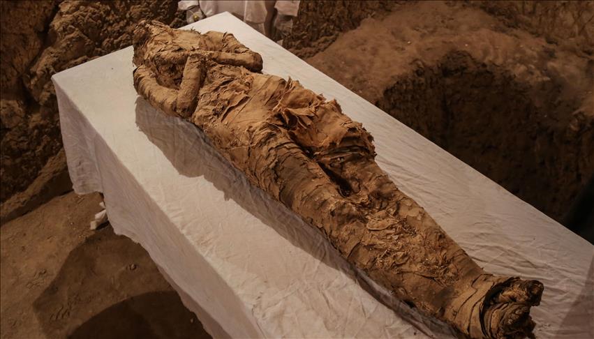 Arqueólogos egipcios descubren tumba de 3.700 años de mujer embarazada