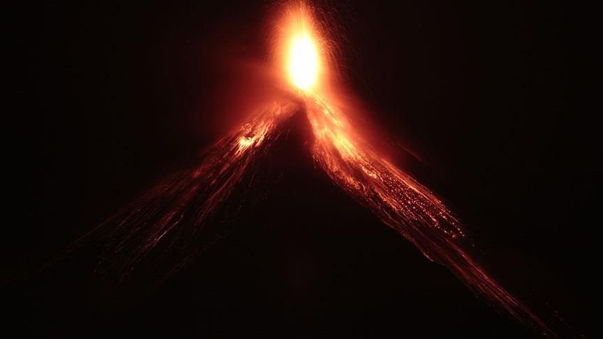 Guatemala'da Fuego Yanardağı faaliyete geçti