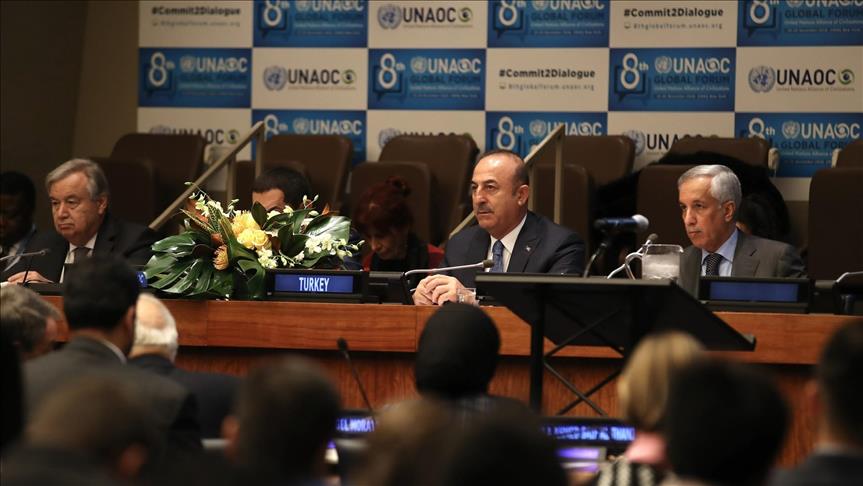 Cavusoglu upozorio na porast ksenofobije, rasizma i mržnje prema muslimanima