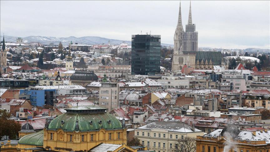 Zagreb: Snijeg zabijelio krovove