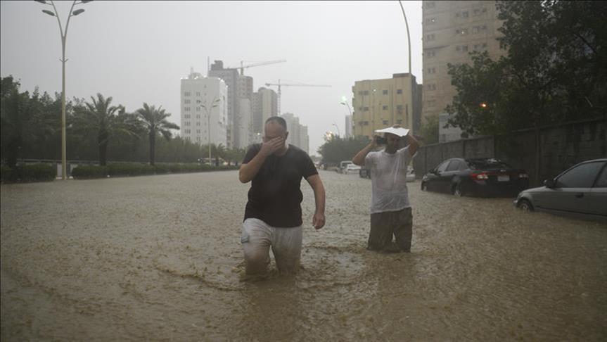 Flash floods kill 35 in Saudi Arabia