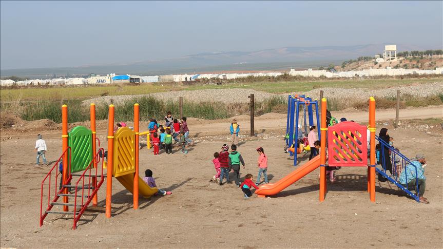 احداث زمین فوتبال و پارک بازی در عفرین توسط بنیاد ترکیه‌ای