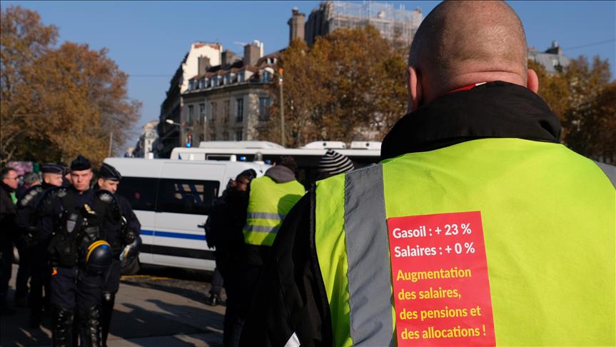 France/"Gilets jaunes": Le bilan passe à deux morts et 530 blessés