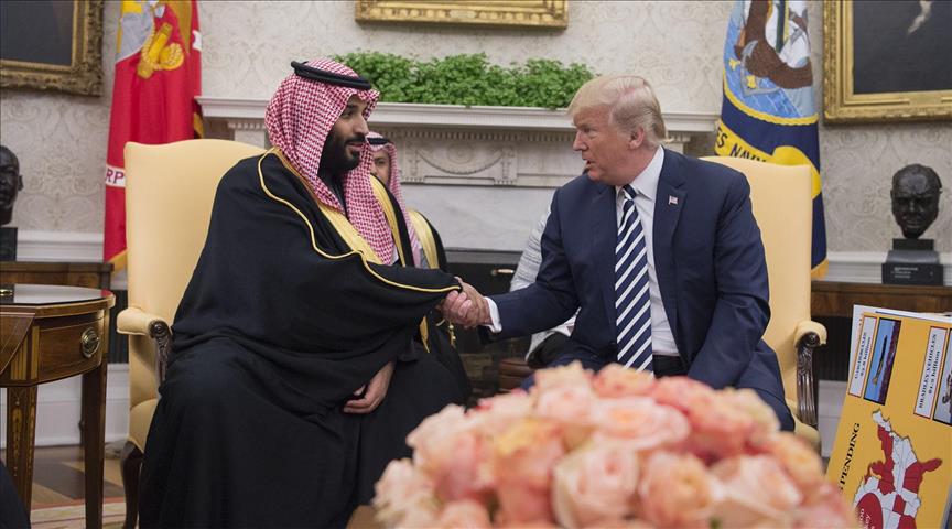 Trump agradece a Arabia Saudita por bajos precios del petróleo 