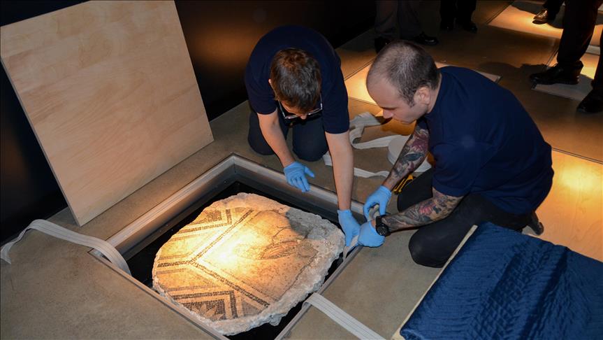 Repatriarán a Turquía piezas del famoso mosaico de la ‘niña gitana’