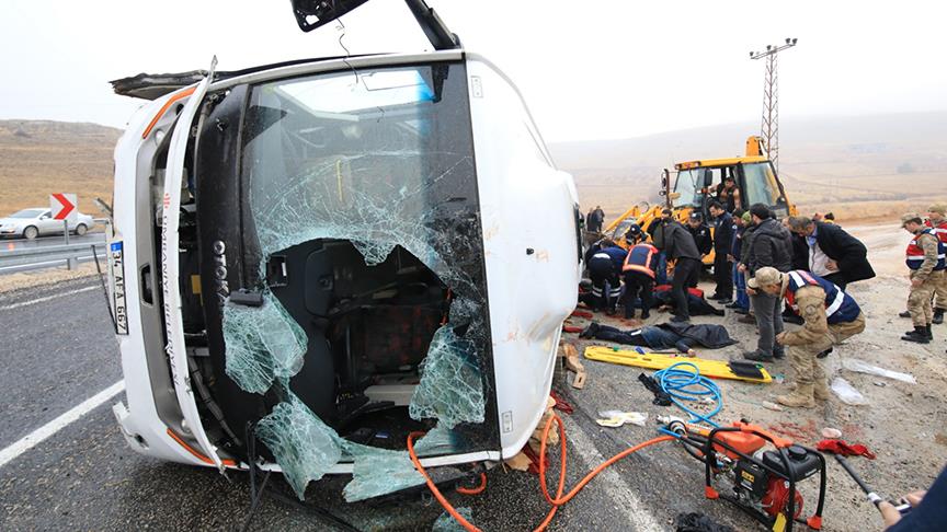 Malatya'da yolcu midibüsü devrildi: 6 ölü, 16 yaralı 