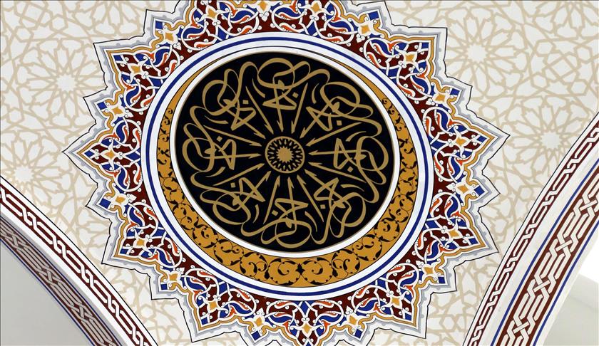 آثار خطاط ترک مساجد جهان را مزین کرده است