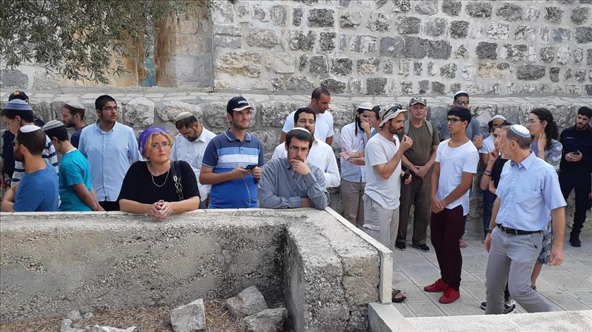 Jewish settlers raid Palestinian village in West Bank