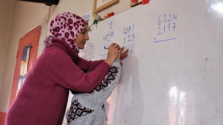 Nur Banu öğretmen köylünün gönlünde taht kurdu