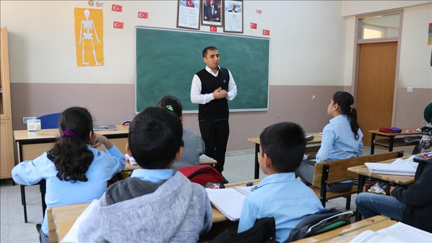 'Gönül gözüyle' gören öğretmen çocuklara ışık oluyor