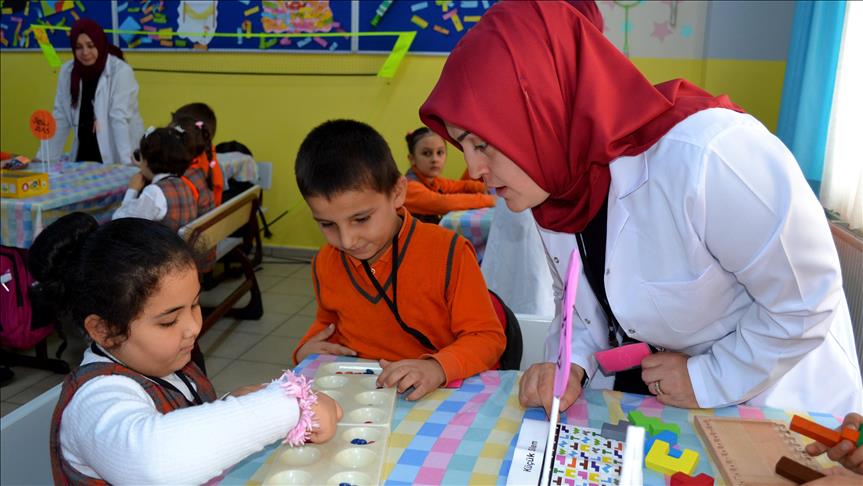 'Kendini Arayan Çocuk' projesiyle öğrencilerine ışık tuttu