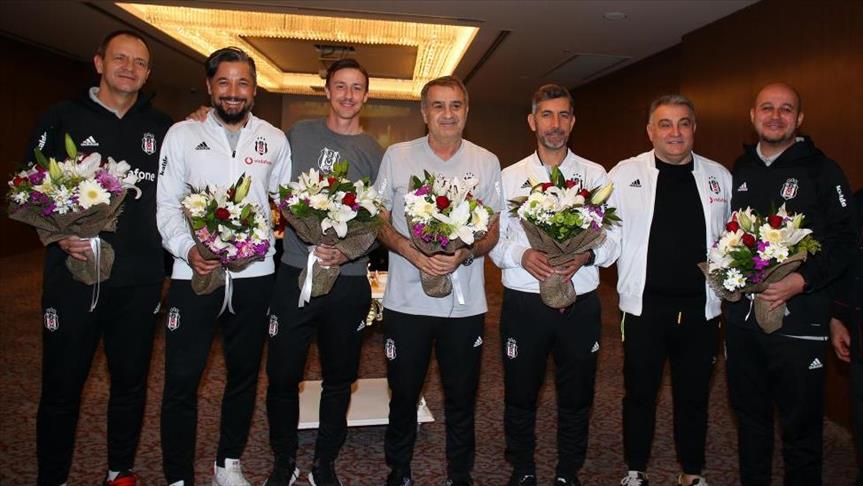 Beşiktaş'ta Şenol Güneş'in Öğretmenler Günü kutlandı