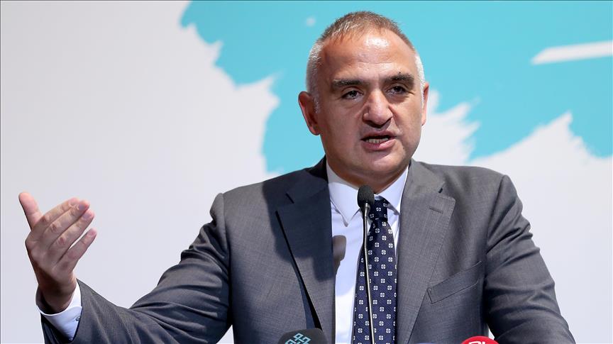 Bakan Ersoy'dan 'Çingene Kızı' teşekkürü