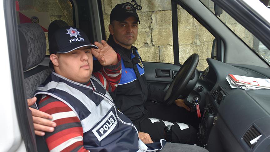 Down sendromlu gencin polis olma hayali gerçekleşti