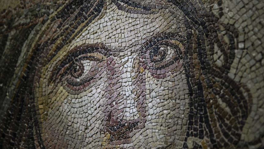 'Çingene Kızı' mozaiğinin kayıp parçaları Türkiye'de