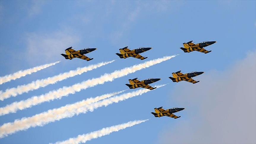 Iran flexes military muscles in airshow