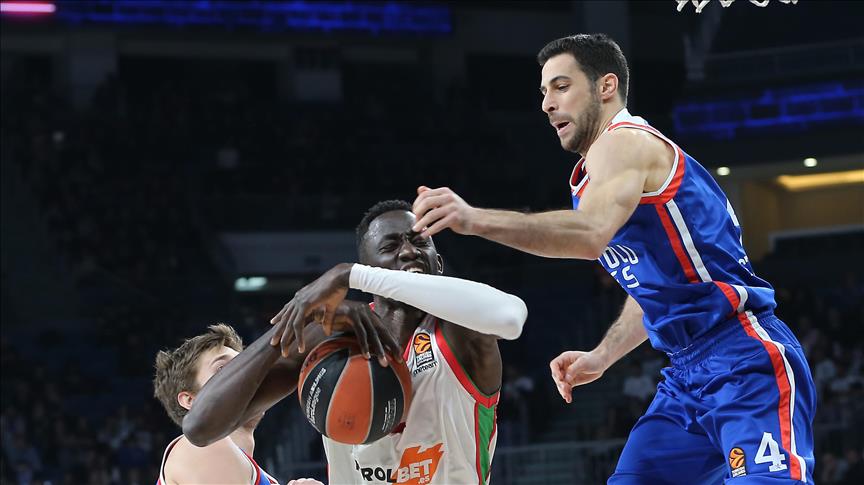 EuroLeague basketball: Anadolu Efes beat Baskonia 96-85