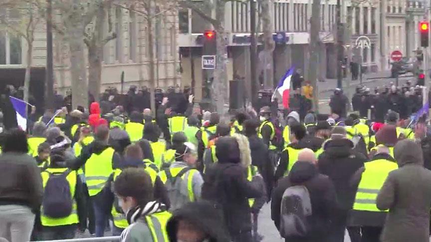 Fransa'da sokaklar karıştı 