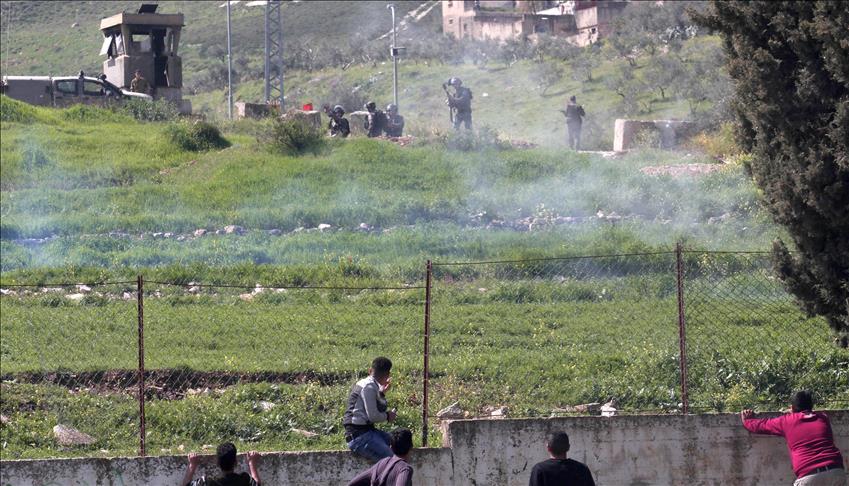 Israeli forces teargas Palestinian protesters in Nablus