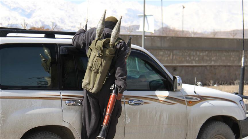 Afghan government decides to regulate private militias