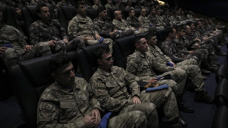 Özel harekat polisi ve jandarma komandoları 'Deliler' filmini izledi