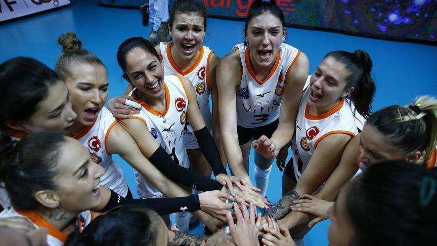 Volleyball: 2 Turkish teams in semis for world title