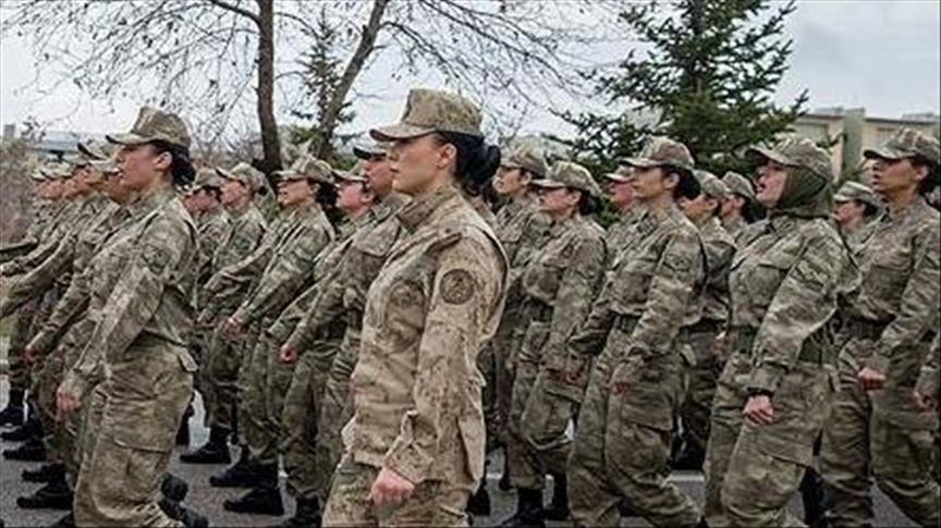 Continúa debate por el uso del velo en las Fuerzas Armadas de Turquía