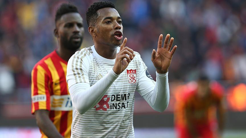 Robinho'dan 14 maç sonra 'zorunlu mola'