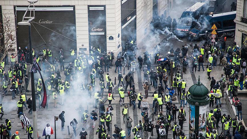 Fransa'da 'sarÄ± yelekliler' protestosunda 700 gÃ¶zaltÄ±