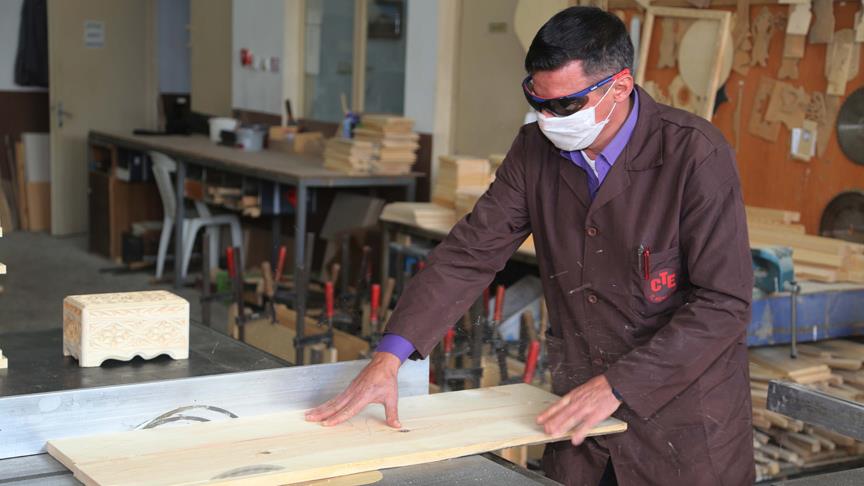 Mahkumlar hem meslek ediniyor hem rehabilite oluyor