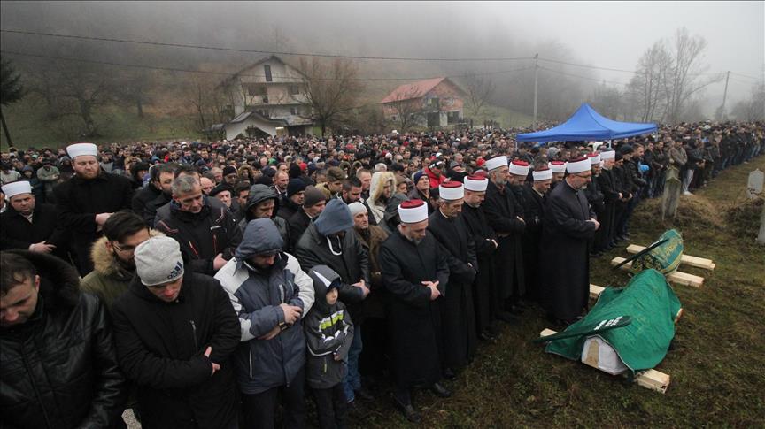 U Novom Travniku klanjana dženaza Azri Hajrić i njenoj kćerki Almi