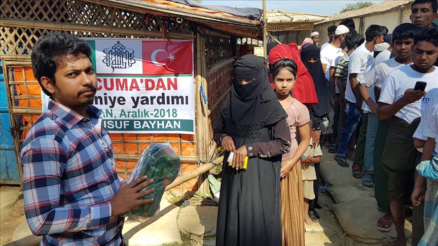 Aid agency helps Rohingya women to learn needlecraft
