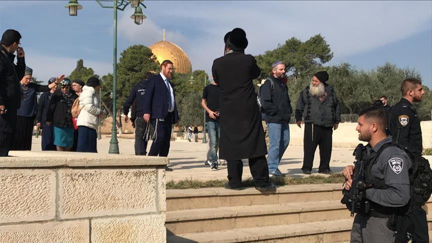 Jewish settlers storm Jerusalem’s Aqsa compound