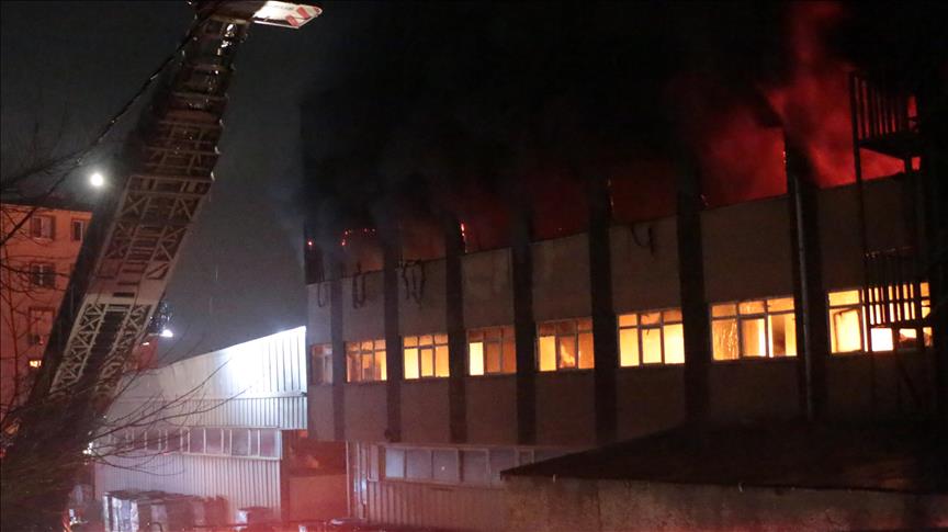 Maltepe'de fabrikada yangın çıktı