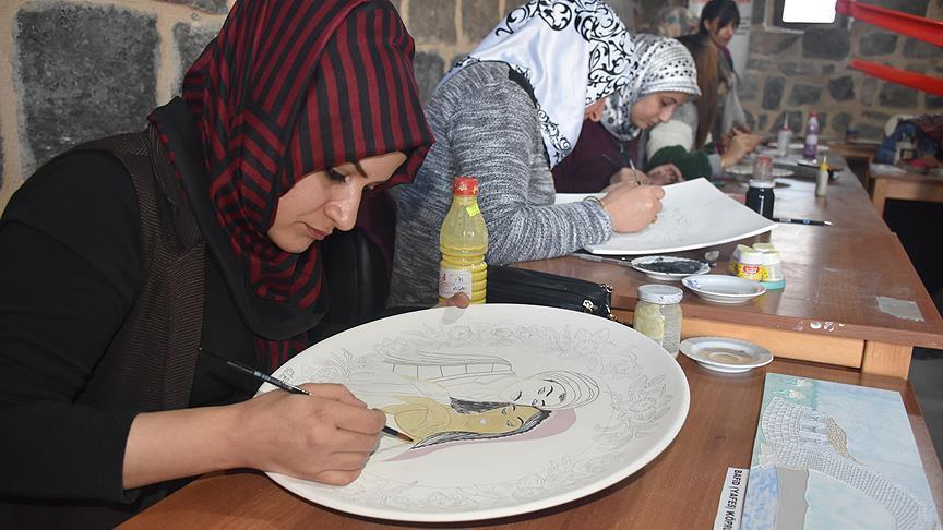 کارگاه آموزش سرامیک برای توانمندی زنان در شرناق ترکیه