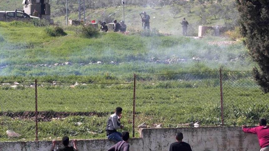 Israeli forces teargas protesters near Nablus shrine