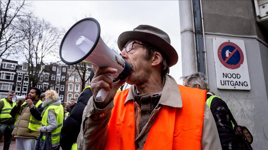 U Holandiji nakon "žutih prsluka" na ulice izlaze i "crveni prsluci"