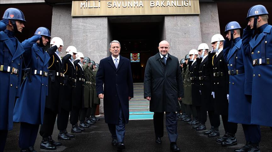 Turquie: Rencontre entre les ministres de la défense turc et estonien