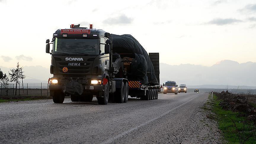 La Turquie renforce militairement ses positions à la frontière syrienne 