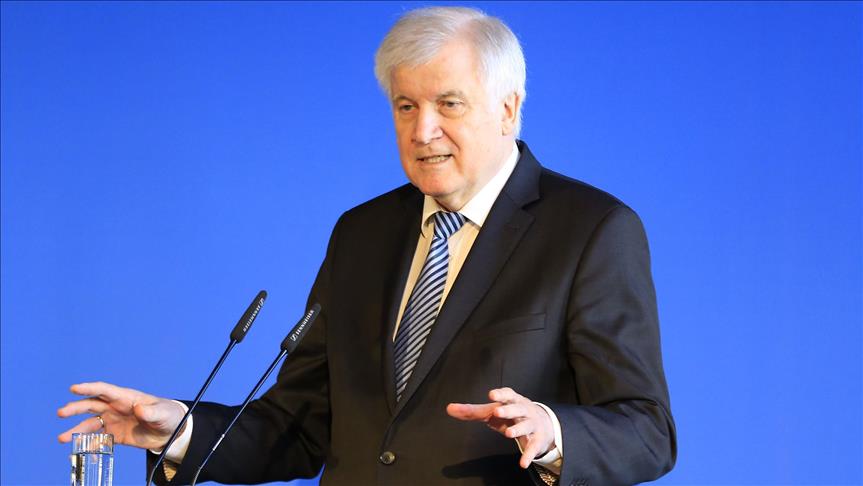 Njemački ministar Seehofer: Pritvoriti ljude kojima je odbijen zahtjev za azil