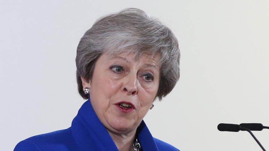 Brexit: MPs trigger vote of no confidence in PM May