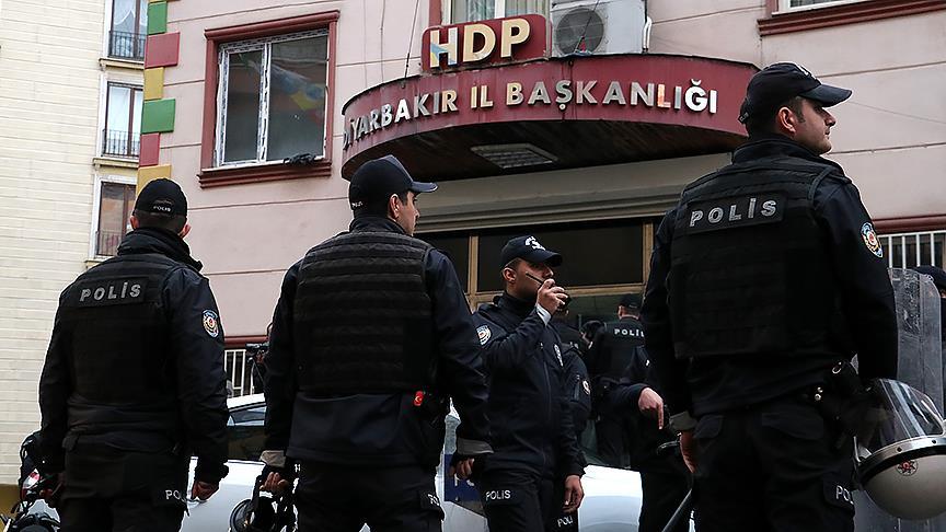 Diyarbakır HDP il binasına operasyon: 35 PKK şüphelisine gözaltı