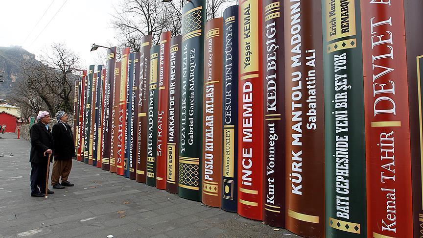 Giant book mockups promote reading in SE Turkey 