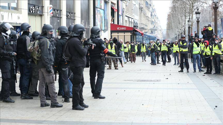 France/Gilets Jaunes: le gouvernement appelle à ne pas manifester samedi