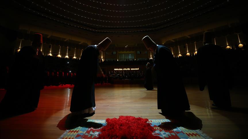 Tourists gather in central Turkey to commemorate Rumi
