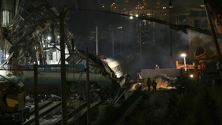 Ankara'daki YHT kazasında enkaz kaldırma çalışmaları sürüyor