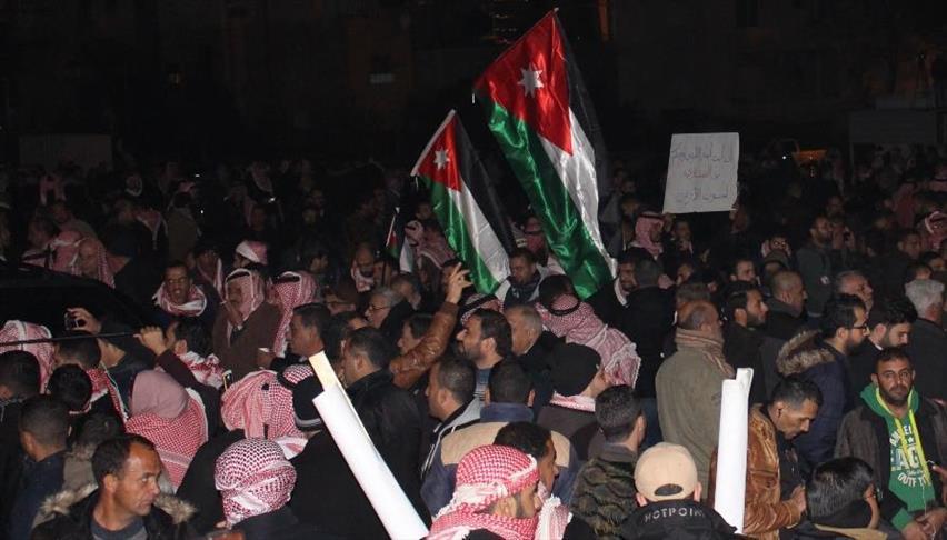 السلطات الأردنية توقف 17 محتجًا بتهمة "الشغب"
