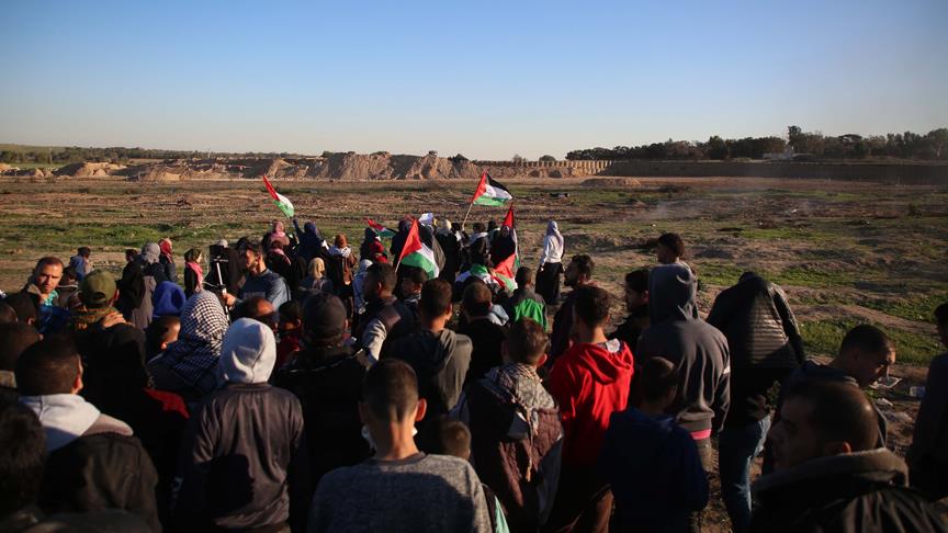 İsrail askerleri Gazze sınırında 75 Filistinliyi yaraladı